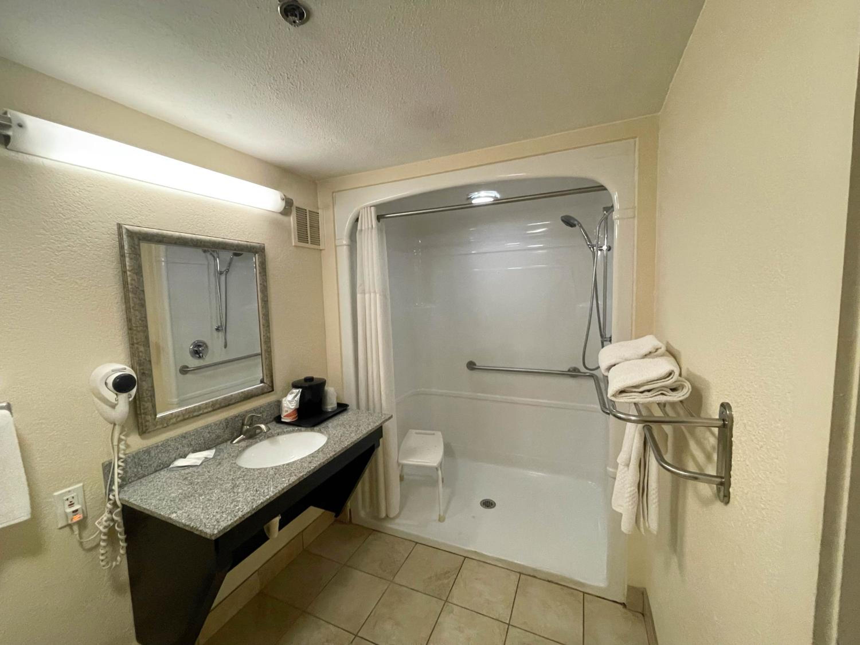 Oklahoma City Vacations - Motel 6 Oklahoma City OK Fairgrounds West - Property Image 10