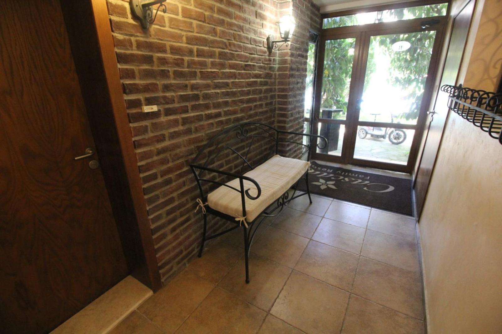 Ivory Cascadas Studio