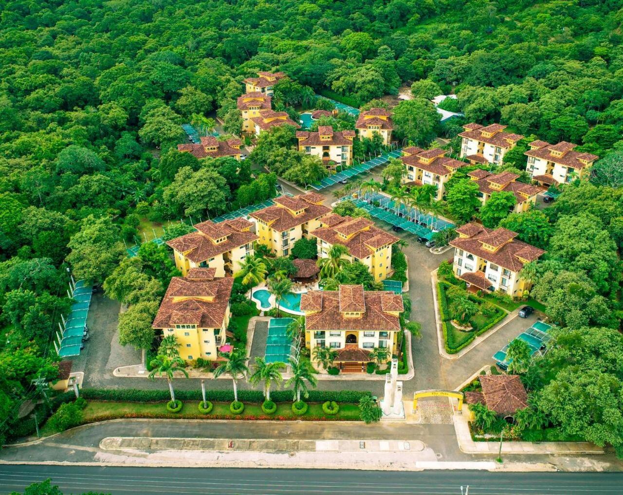 The Oaks Tamarindo Pool Front Condominiums fast wifi