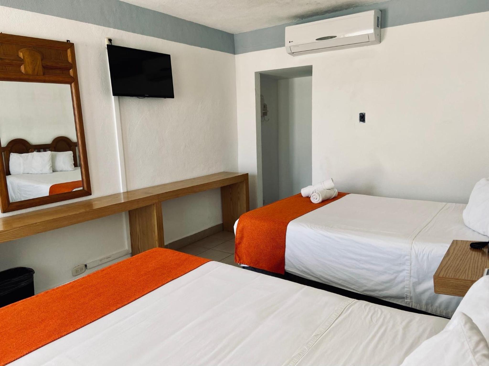 Nuevo Laredo Vacations - HOTEL LOS ROBLES - Property Image 11