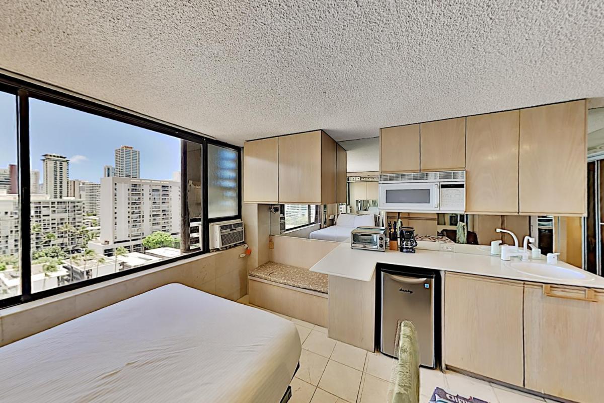 Hawaiian Monarch 1607 condo view 2