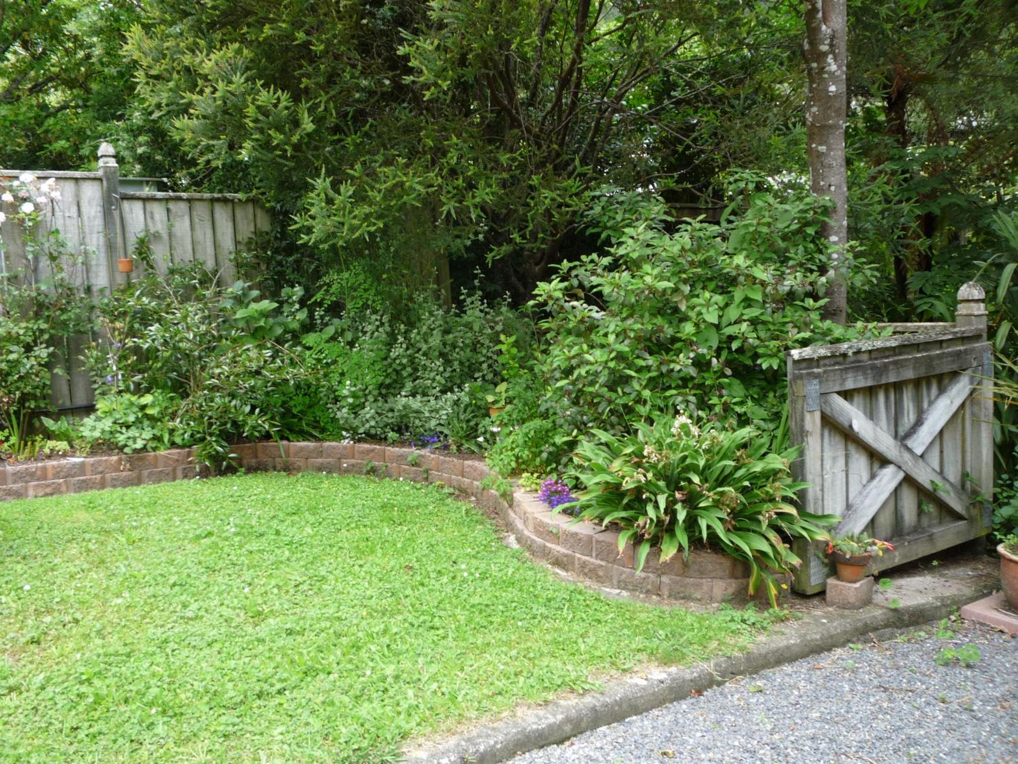Twin Totara Cottage view 4