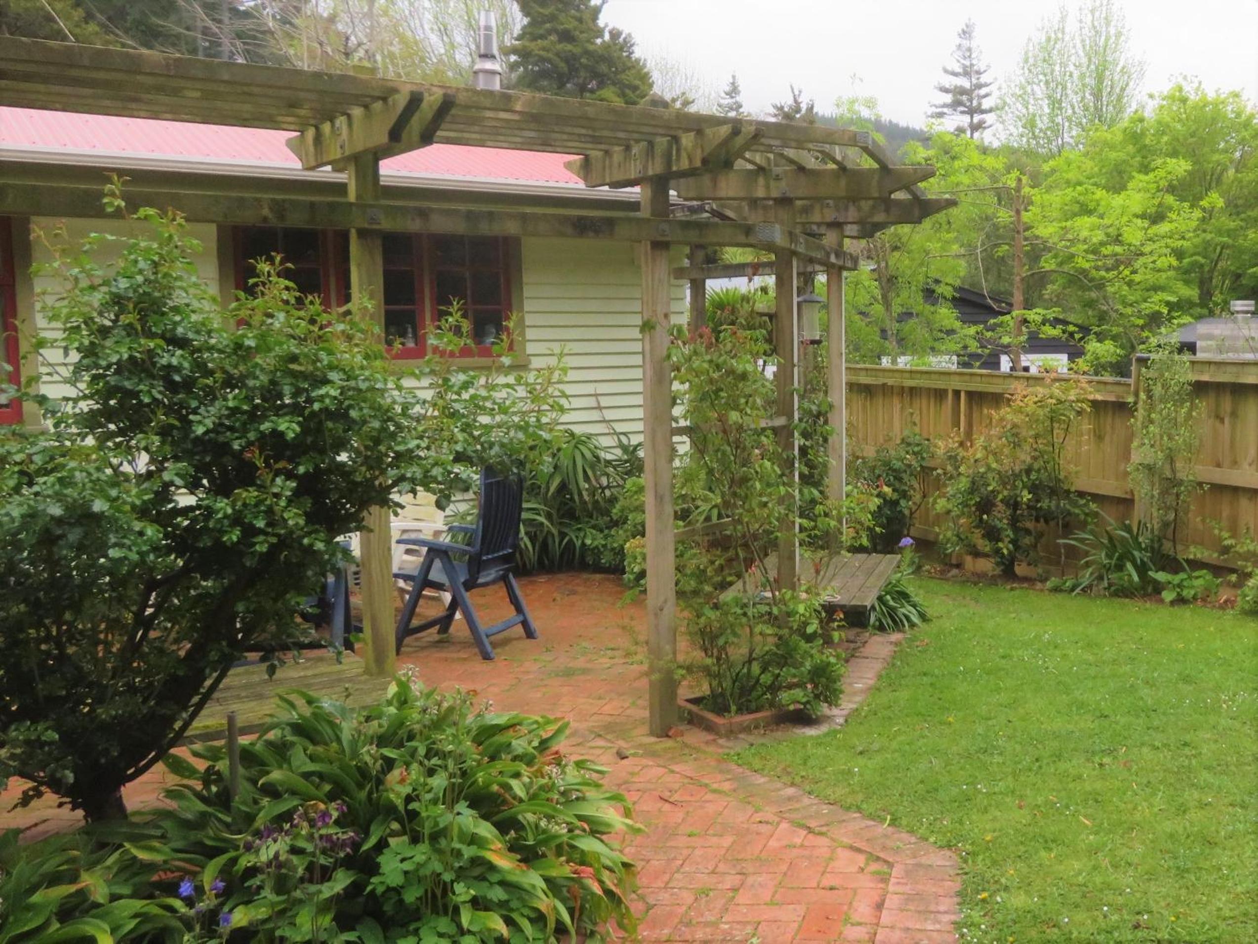 Twin Totara Cottage view 5