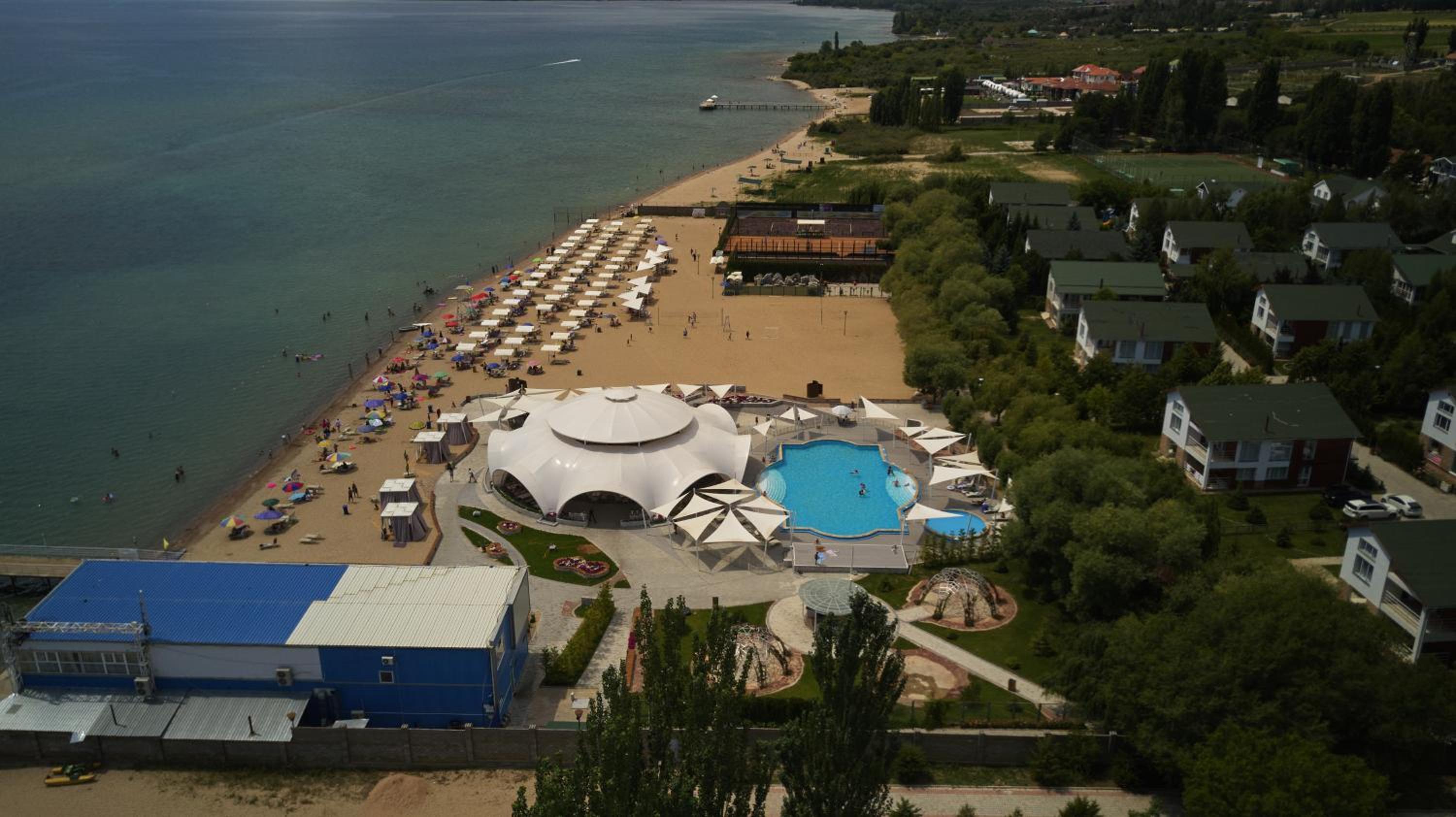 swimming pool