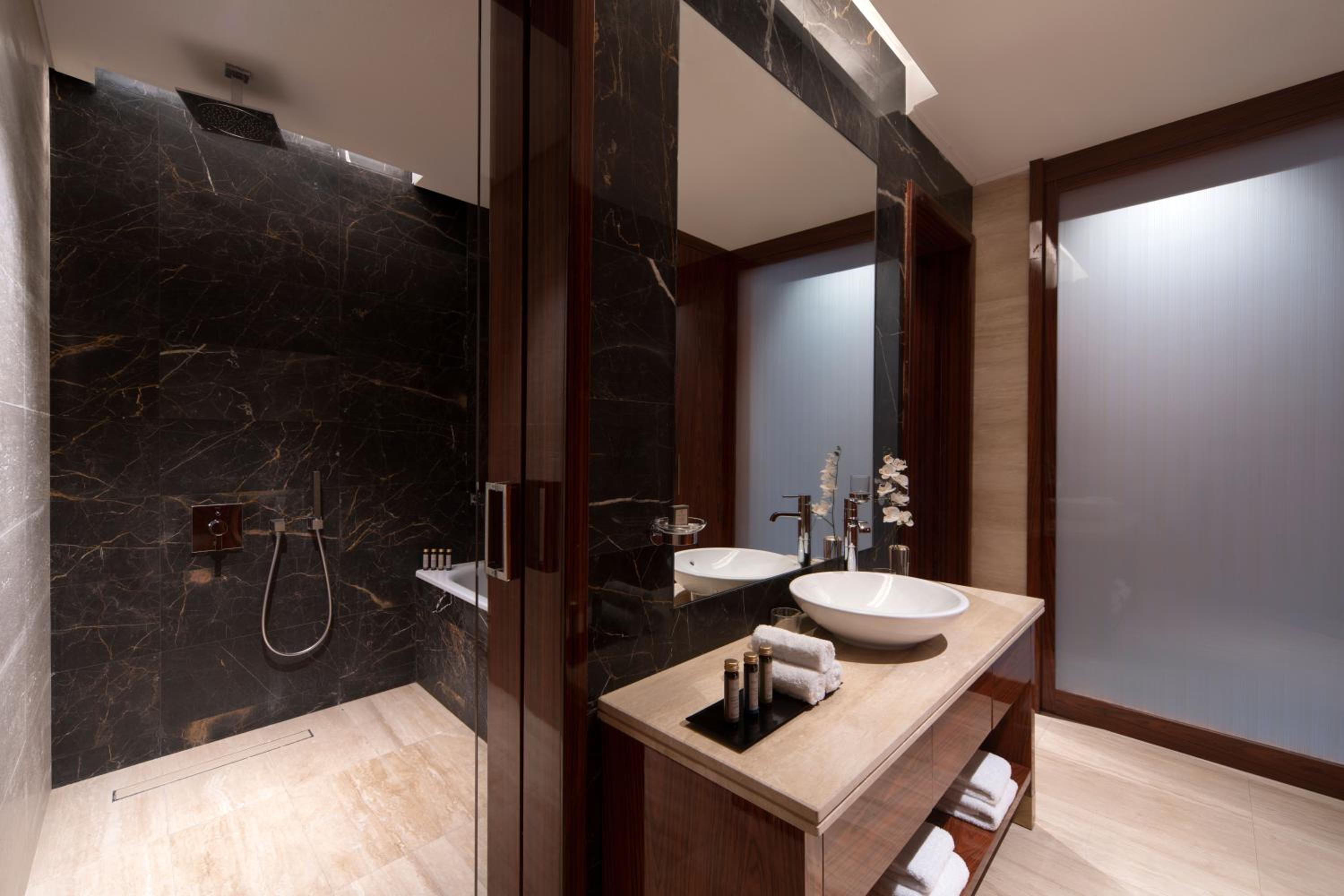 Photo 50 sur 101 de The Bentley Luxury Hotel & Suites