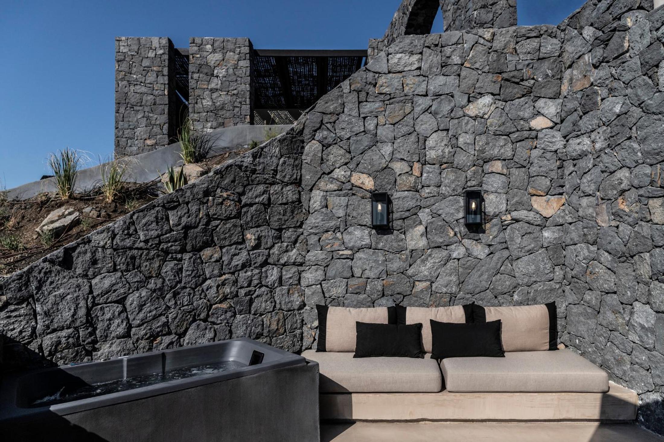 Nimbus Santorini photo 2