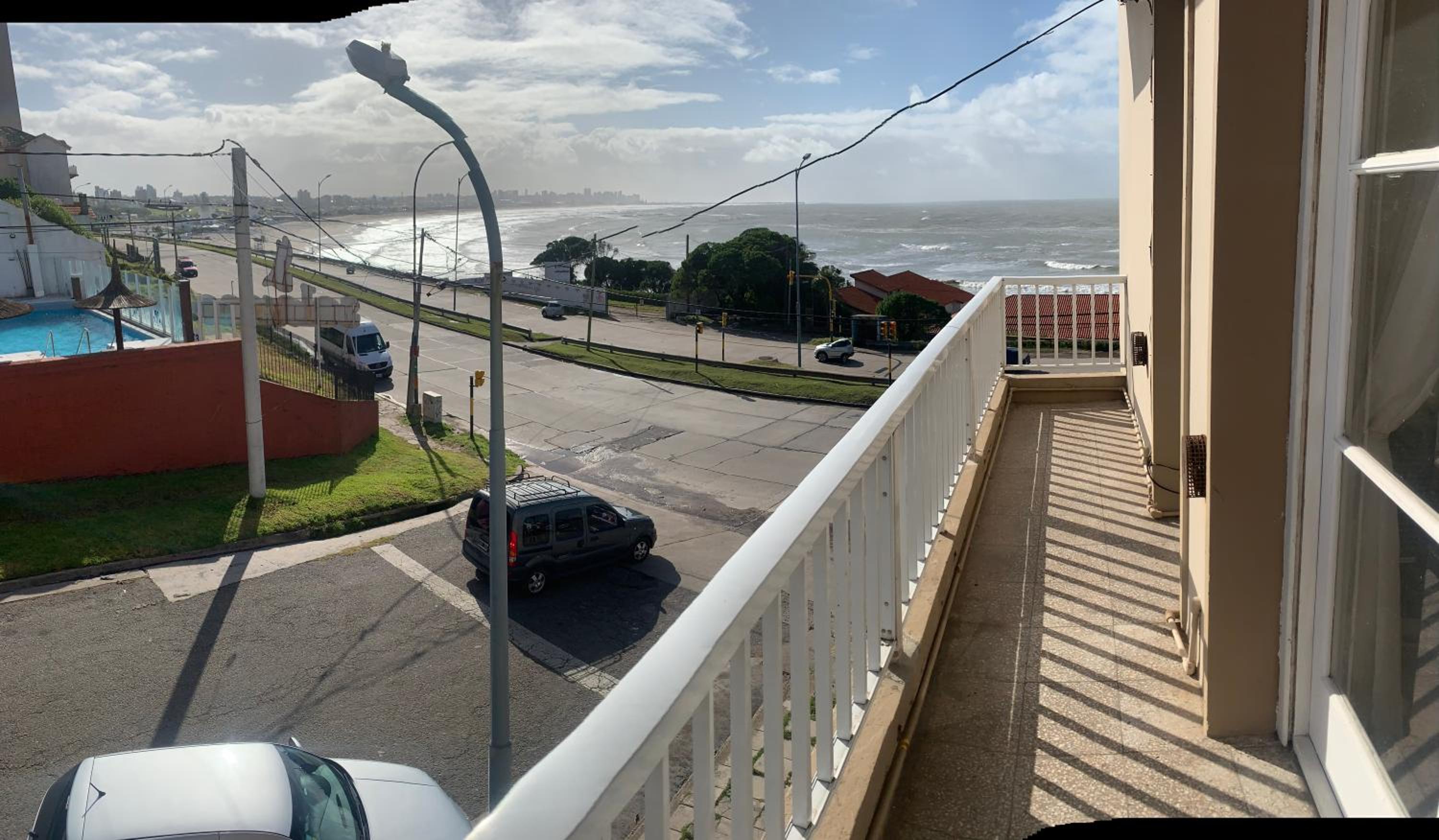 Mar del Plata frente al mar Biblioteca
