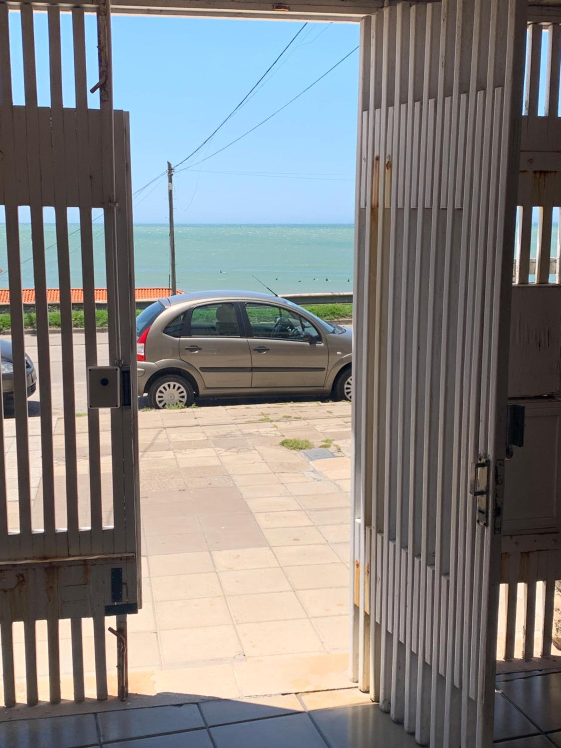 Mar del Plata frente al mar Biblioteca