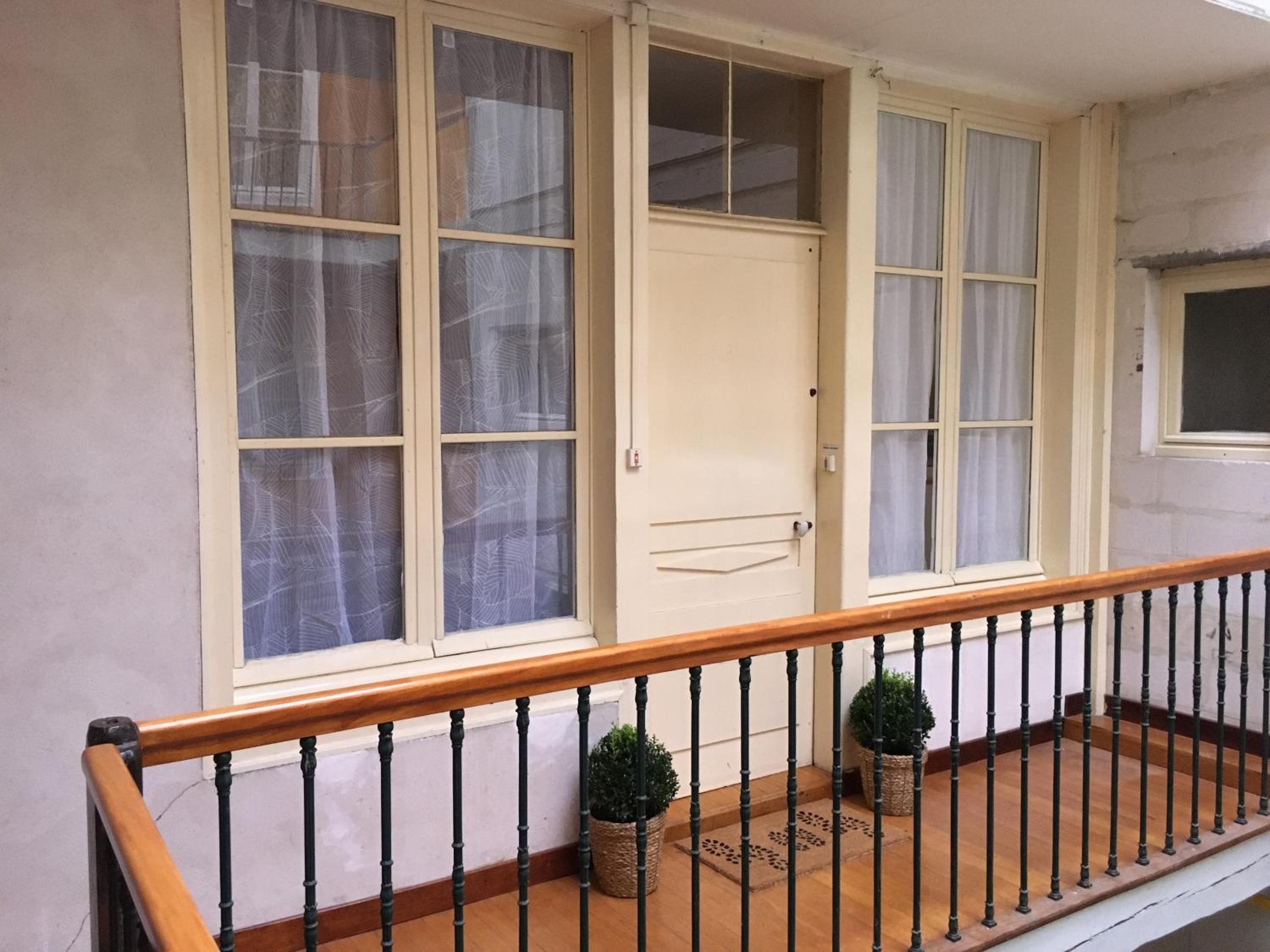 Grands Gîtes de charme avec jardin, lieu calme et paisible en plein coeur d'Arbois, linge inclu, lits faits à l'arrivée et ménage en fin de séjour view 2