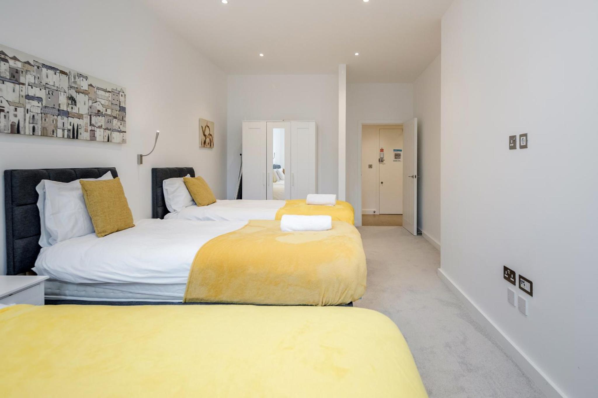Spacious 1 Bed Luxury St Albans Apartment - Free WiFi view 5