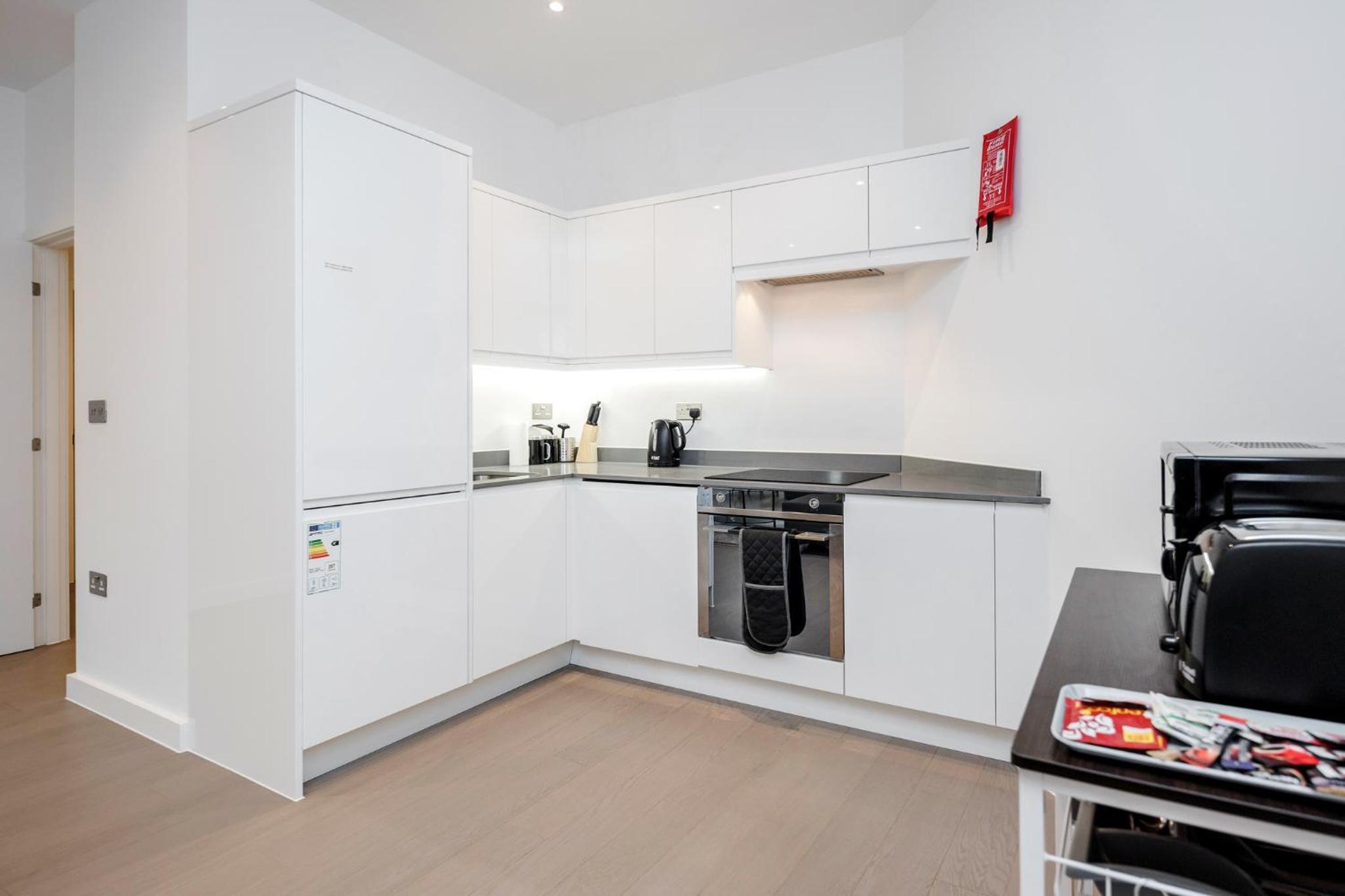 Spacious 1 Bed Luxury St Albans Apartment - Free WiFi view 2
