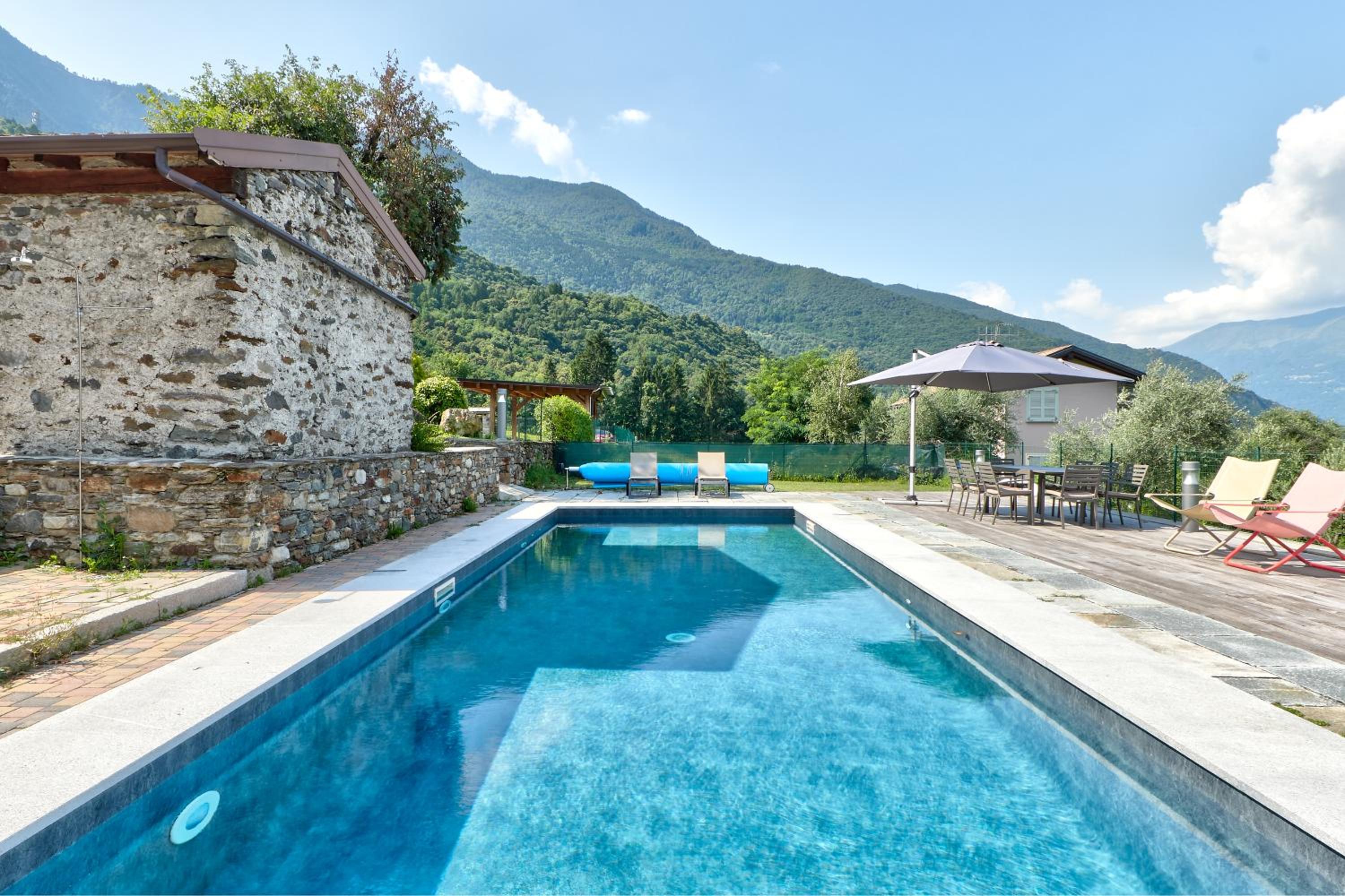 chalet con piscina e vista panoramica view 5
