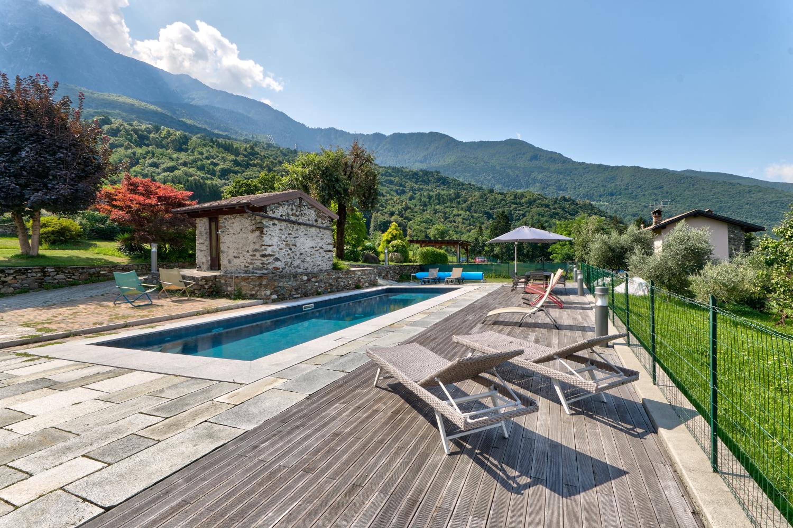 chalet con piscina e vista panoramica view 2