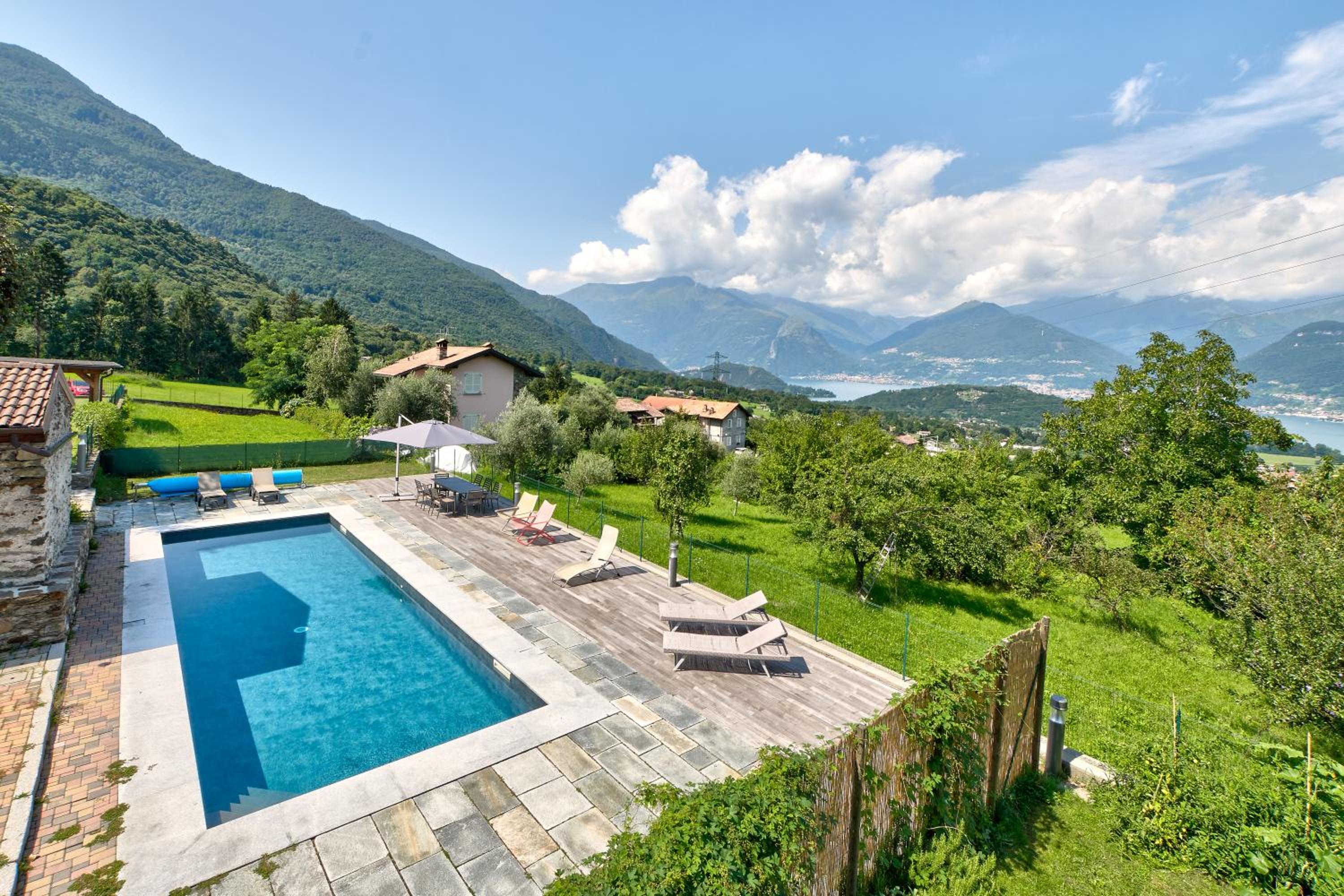 chalet con piscina e vista panoramica view 3