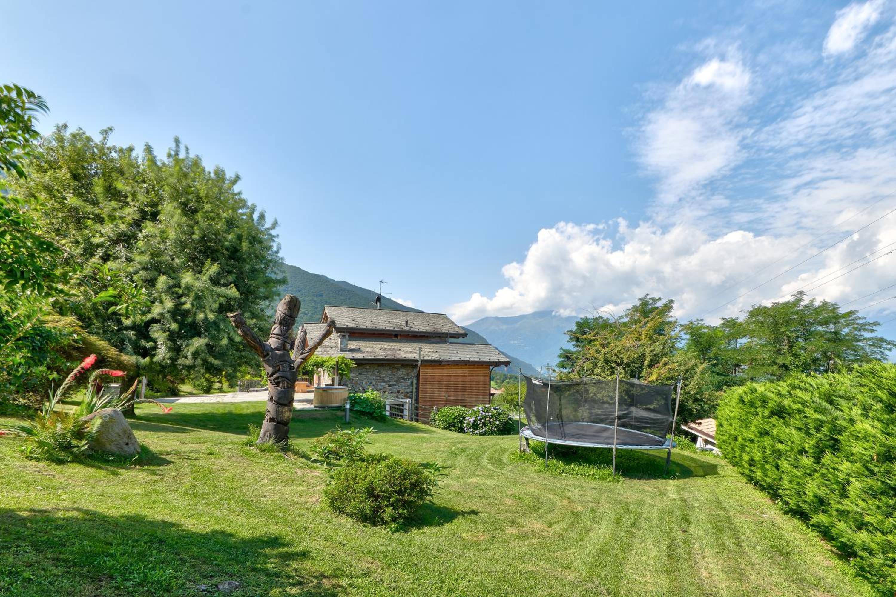 chalet con piscina e vista panoramica view 4