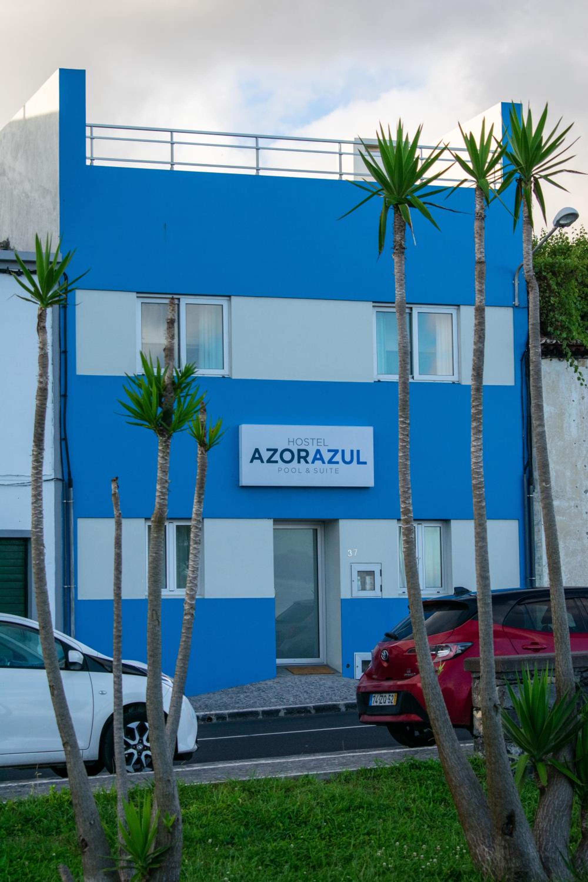 Hotel Hostel AzorAzul - Pool & Suite - Image 1
