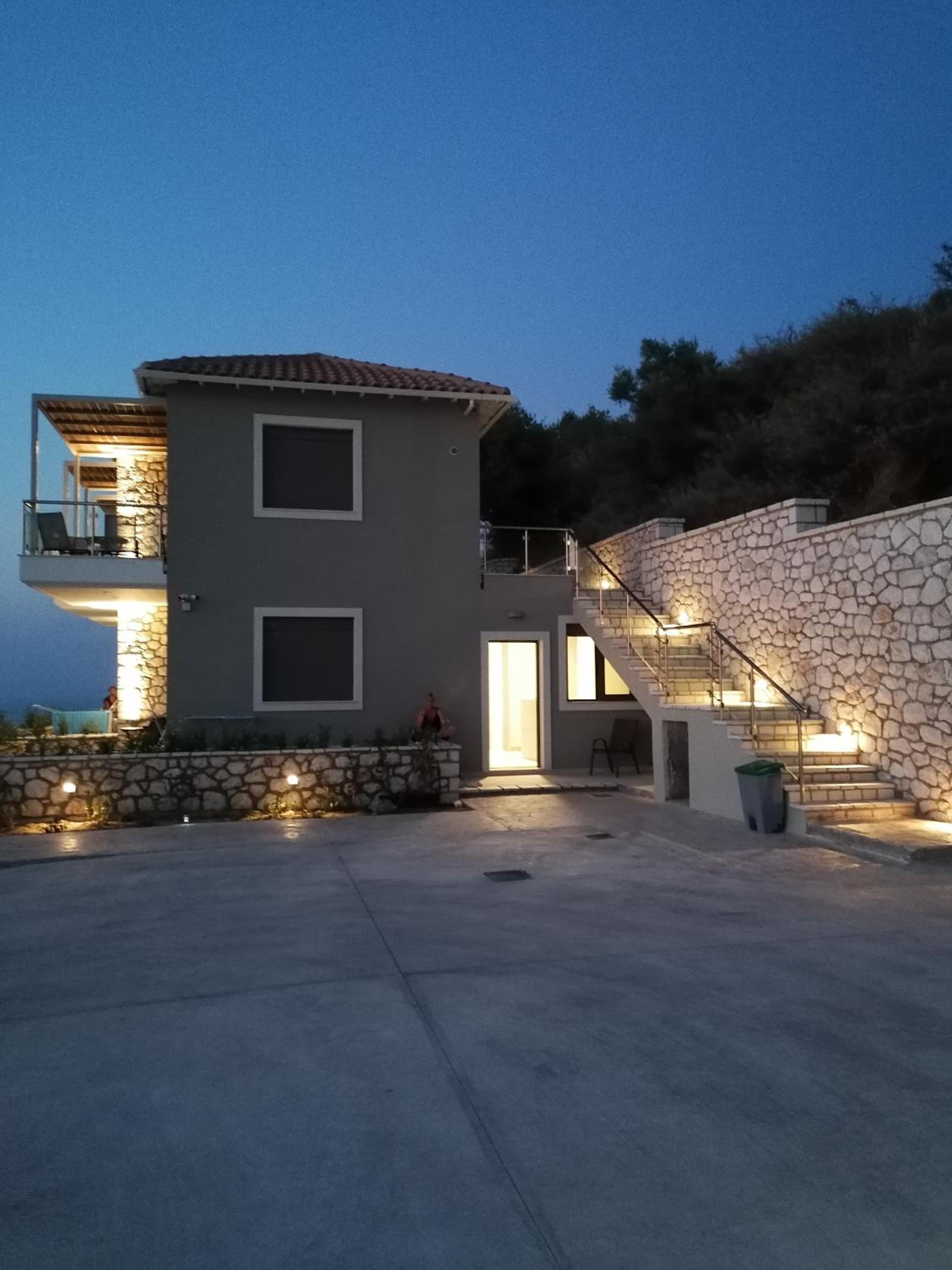 MELIKIRON LUXURY APARTMENTS photo 3