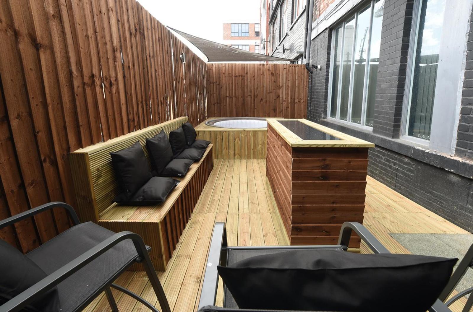 Slps 14 Hot Tub, Bar & Outdoor Terrace view 4