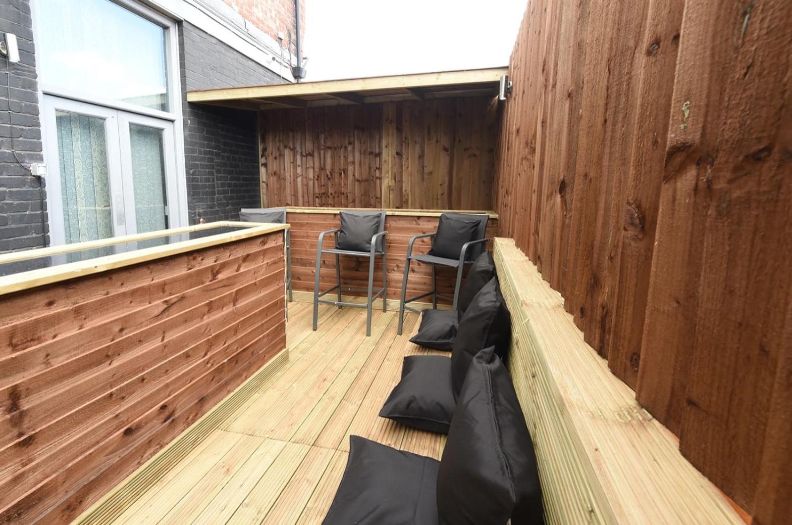 Slps 14 Hot Tub, Bar & Outdoor Terrace view 3
