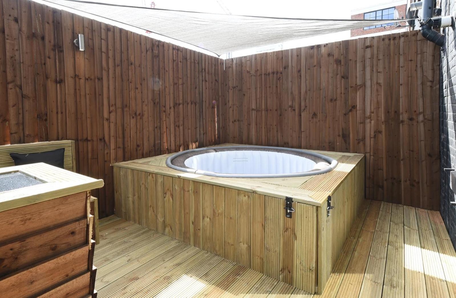 Slps 14 Hot Tub, Bar & Outdoor Terrace view 2