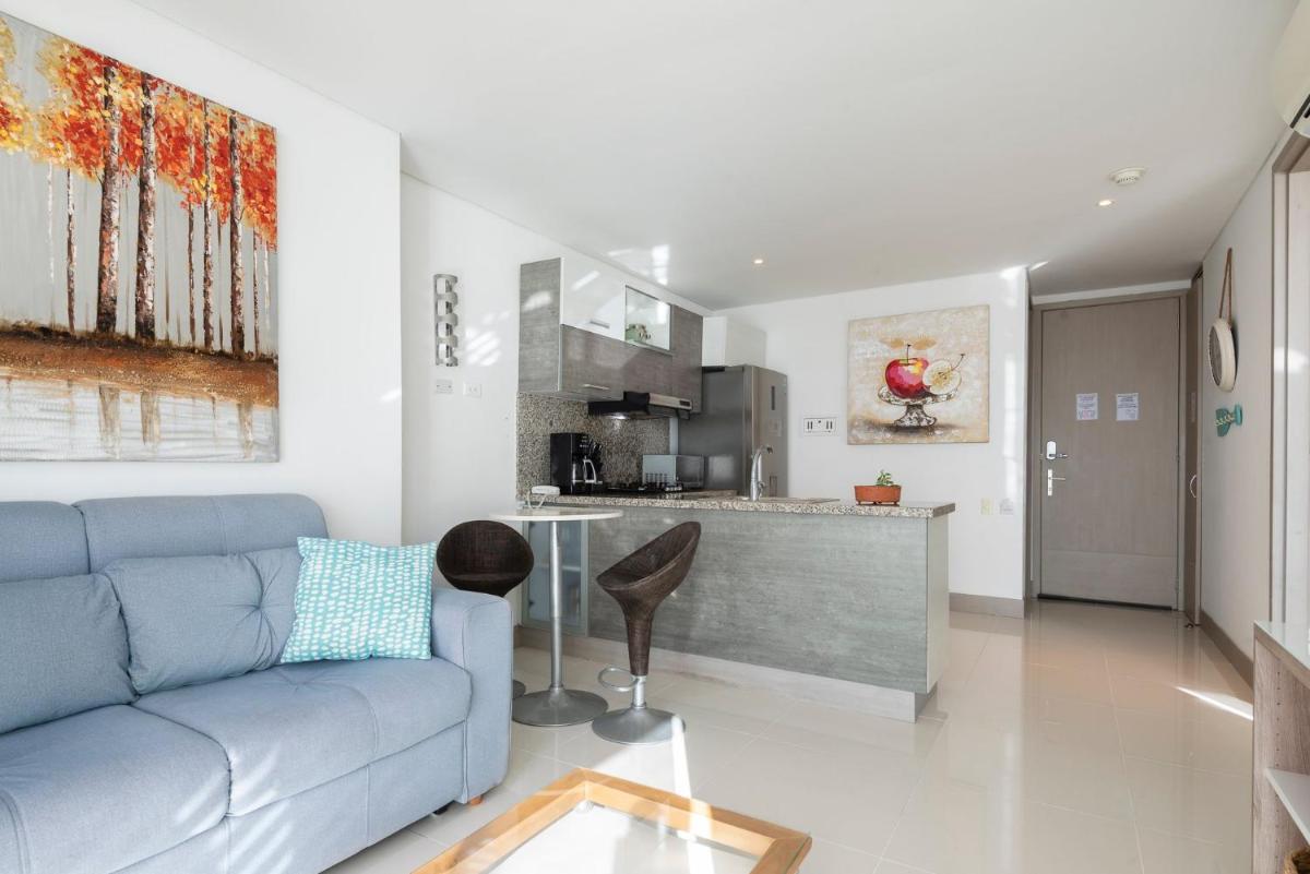 Relaxing 1 BR Beachfront Apartment w Wifi and Pool view 2