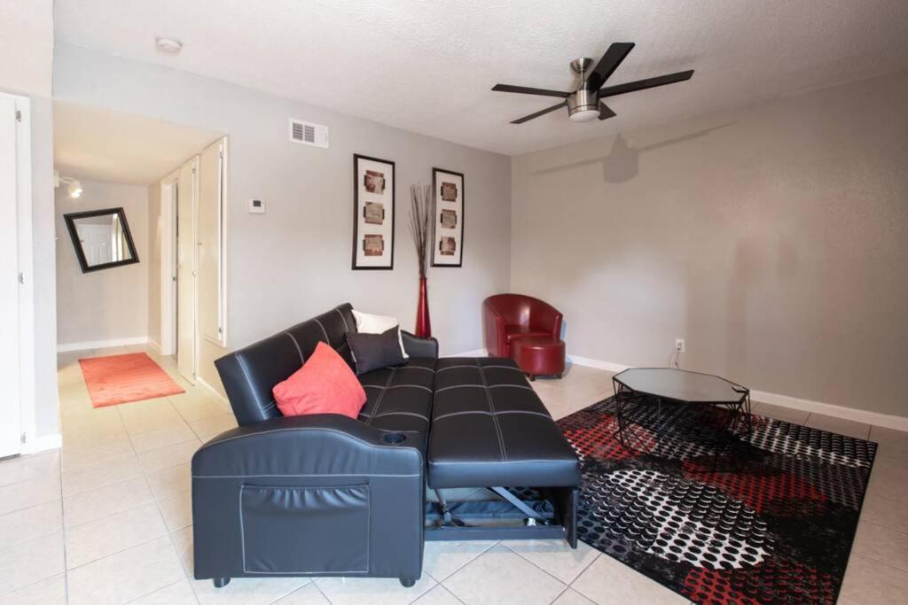 Urban 2BR Apartment In The Heart Of The Heights view 2