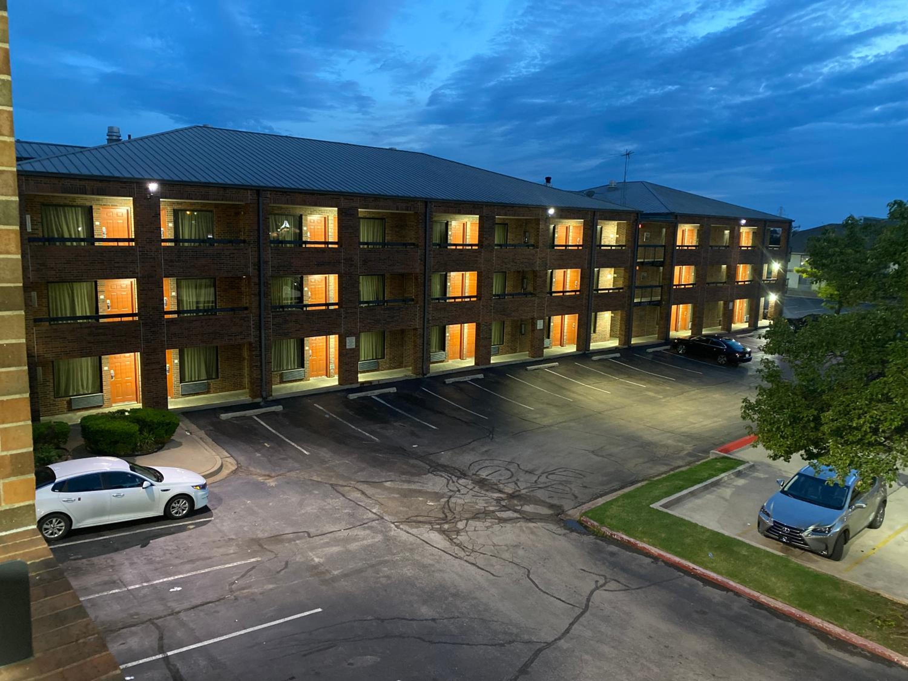 Oklahoma City Vacations - Motel 6 Oklahoma City OK Fairgrounds West - Property Image 13