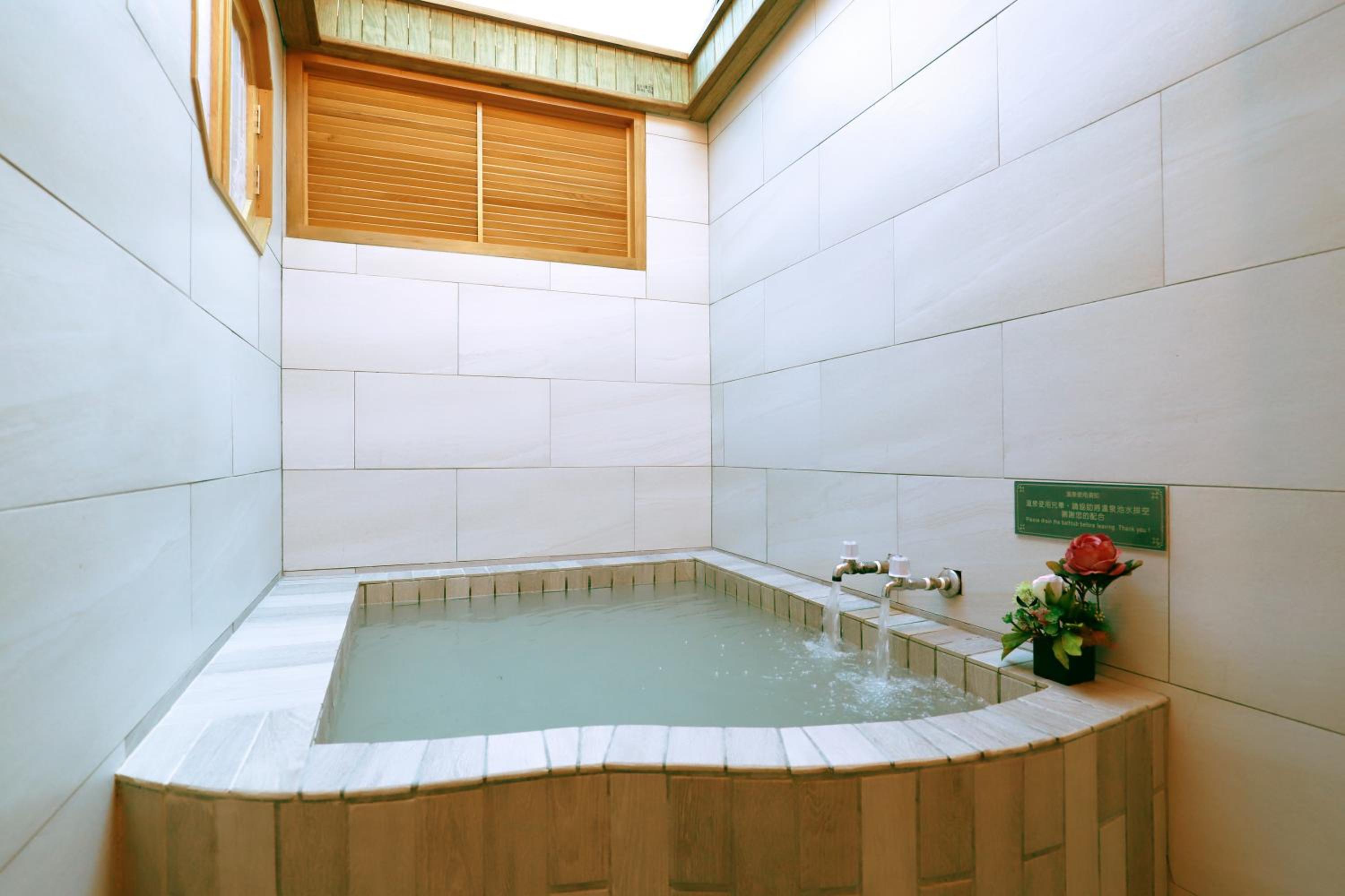 Phoenix Pavilion Hot Spring Hotel