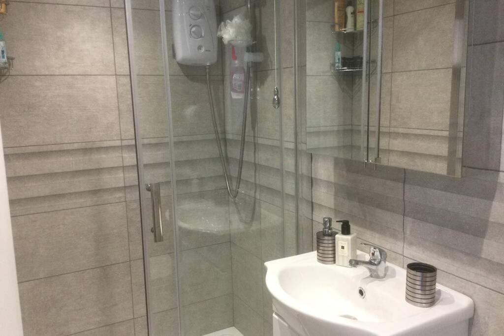 Lytham St Annes Vacations - Leafy Lytham central Lovely ground floor 1 bedroom apartment with private garden In Lytham dog friendly - Property Image 8