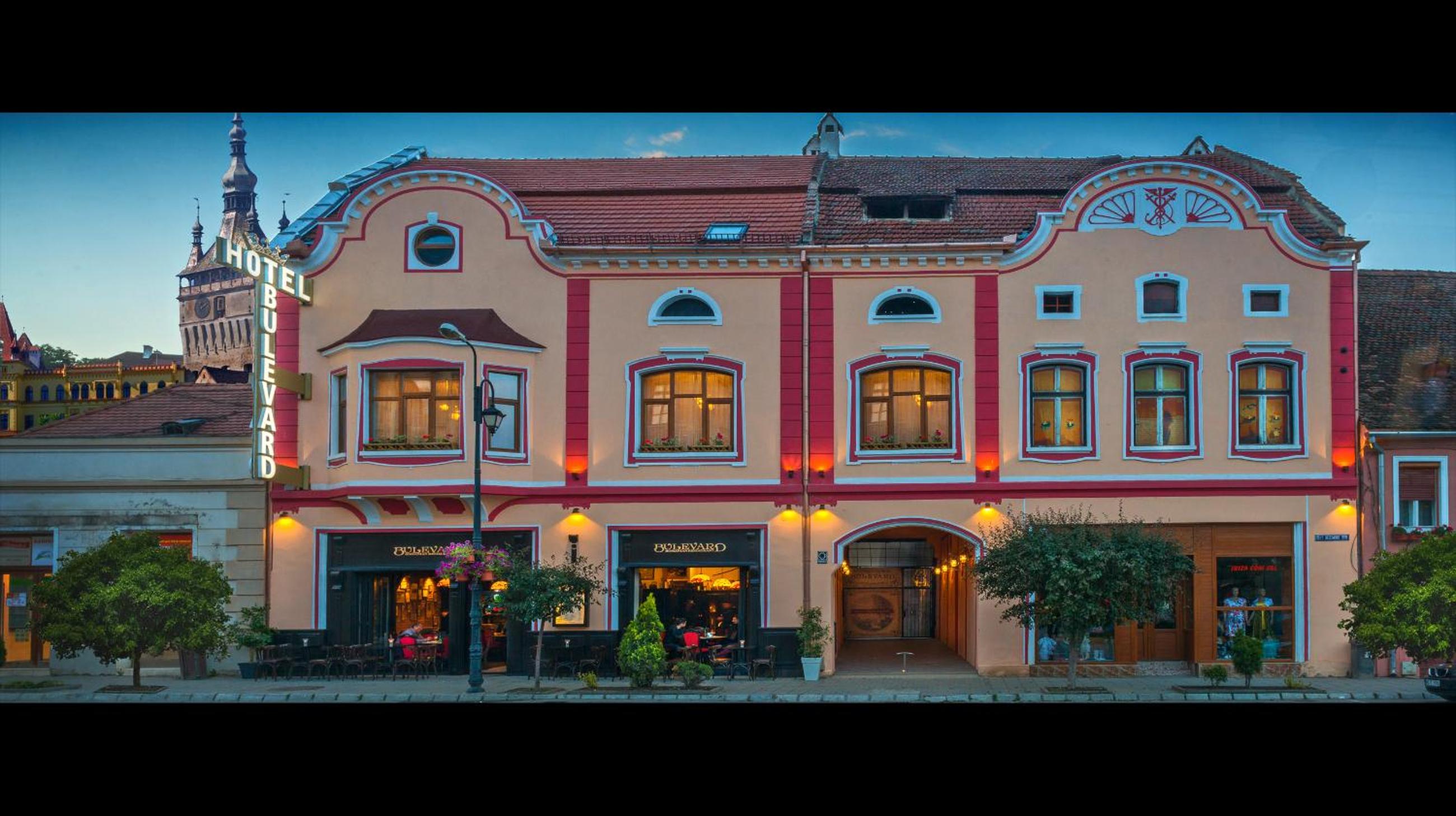 Hotel Bulevard Sighisoara - Image 1