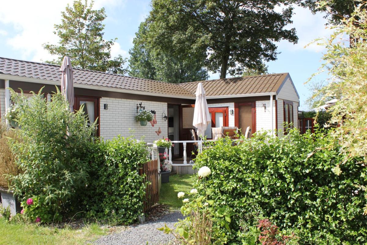 Heerlijk chalet op 5* camping view 2