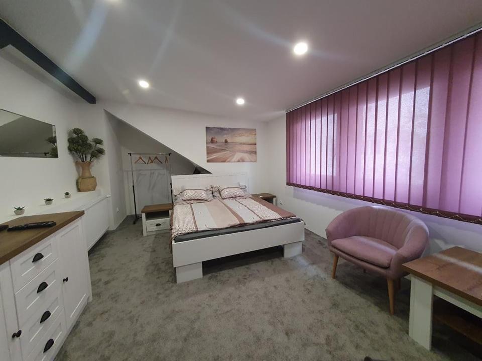 VILLA NEAPOLiS view 4