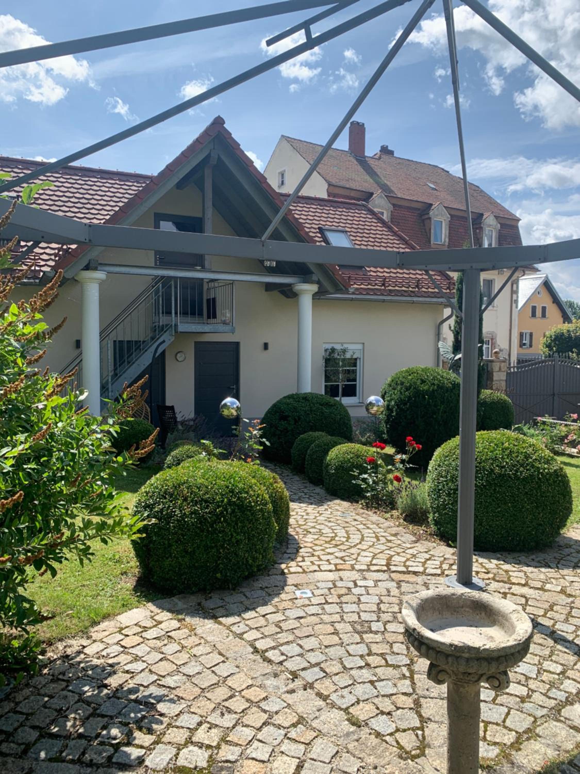 Bezaubernde Ferienwohnung mit Rosengarten