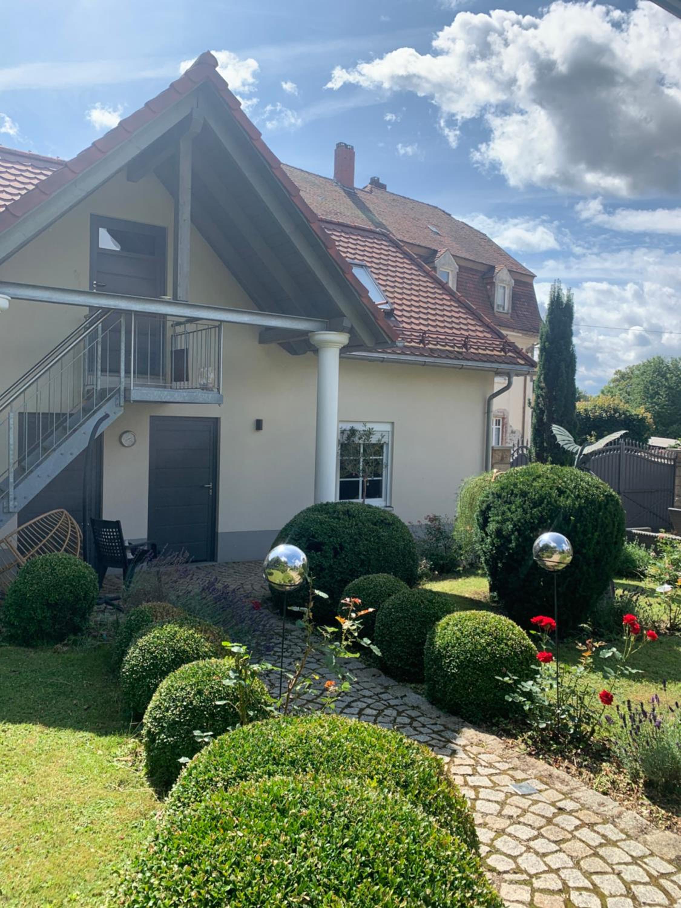 Bezaubernde Ferienwohnung mit Rosengarten
