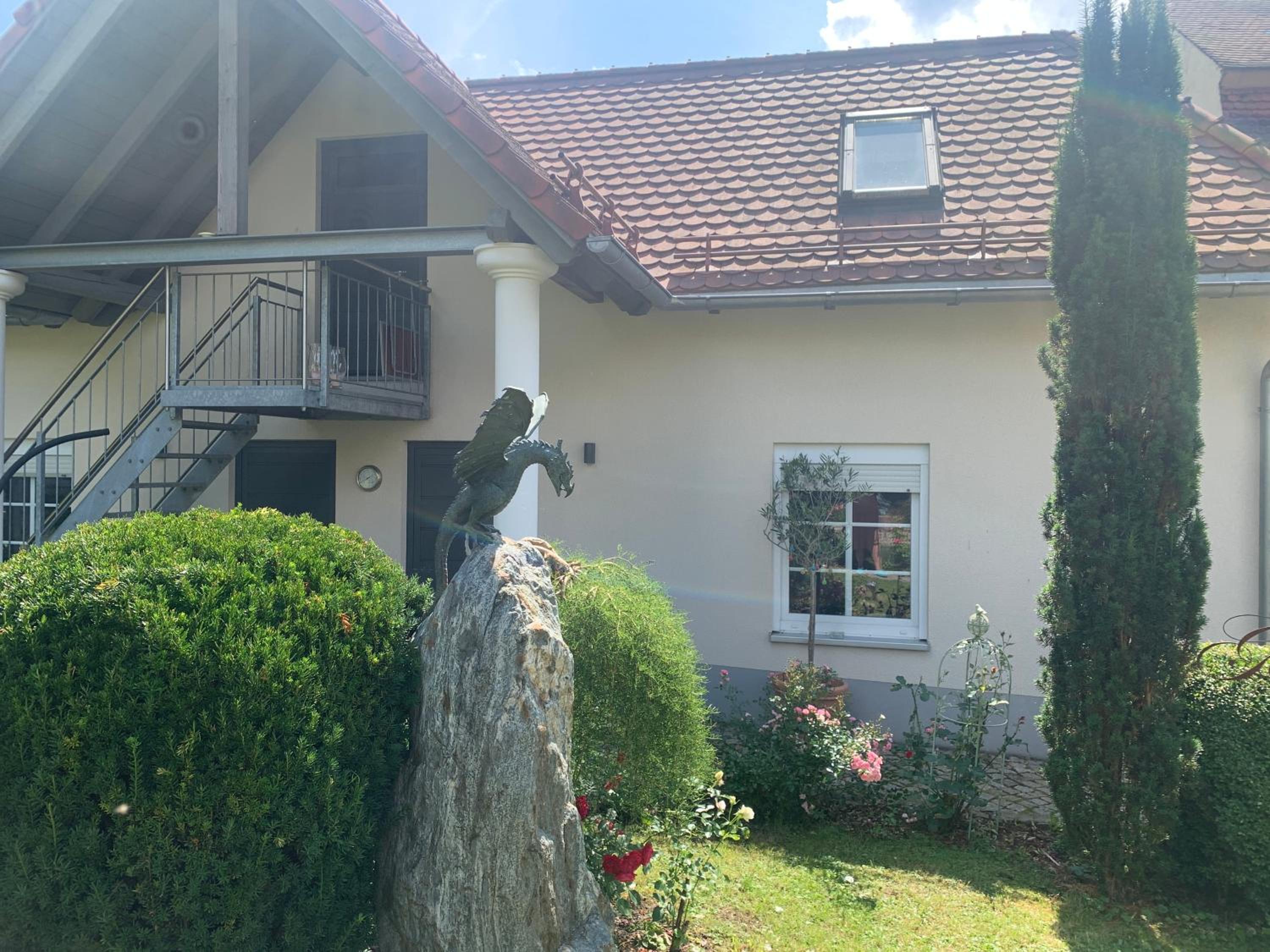Bezaubernde Ferienwohnung mit Rosengarten