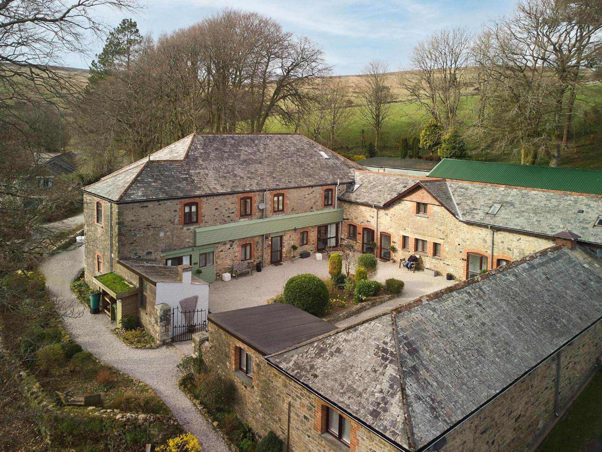 Hotel The Roost - The Cottages at Blackadon Farm - Image 1
