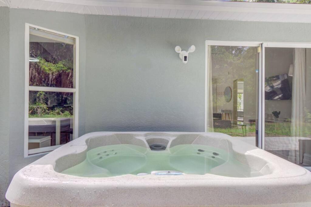 Hot Tub, Game Room, Fire Pit, Rays, Braves Spring
