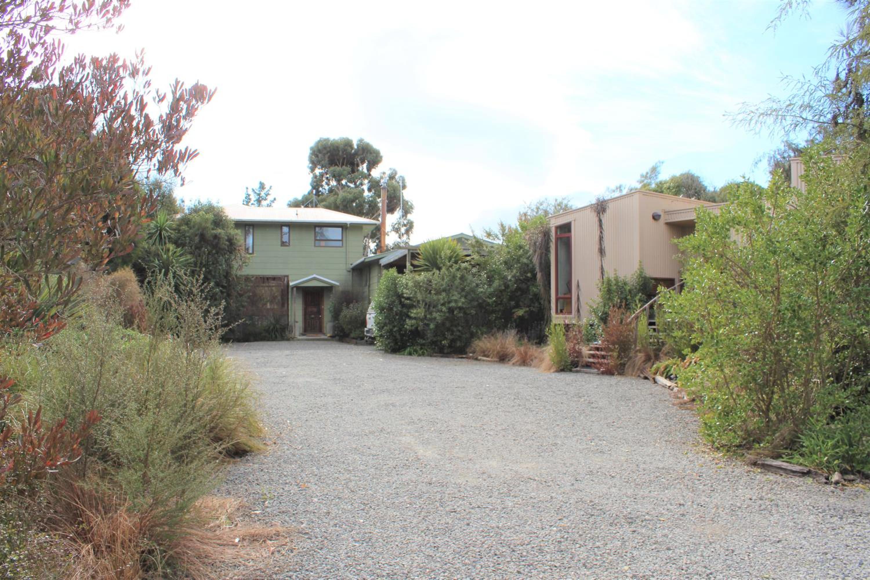 Hotel Misty River Retreat - Image 1