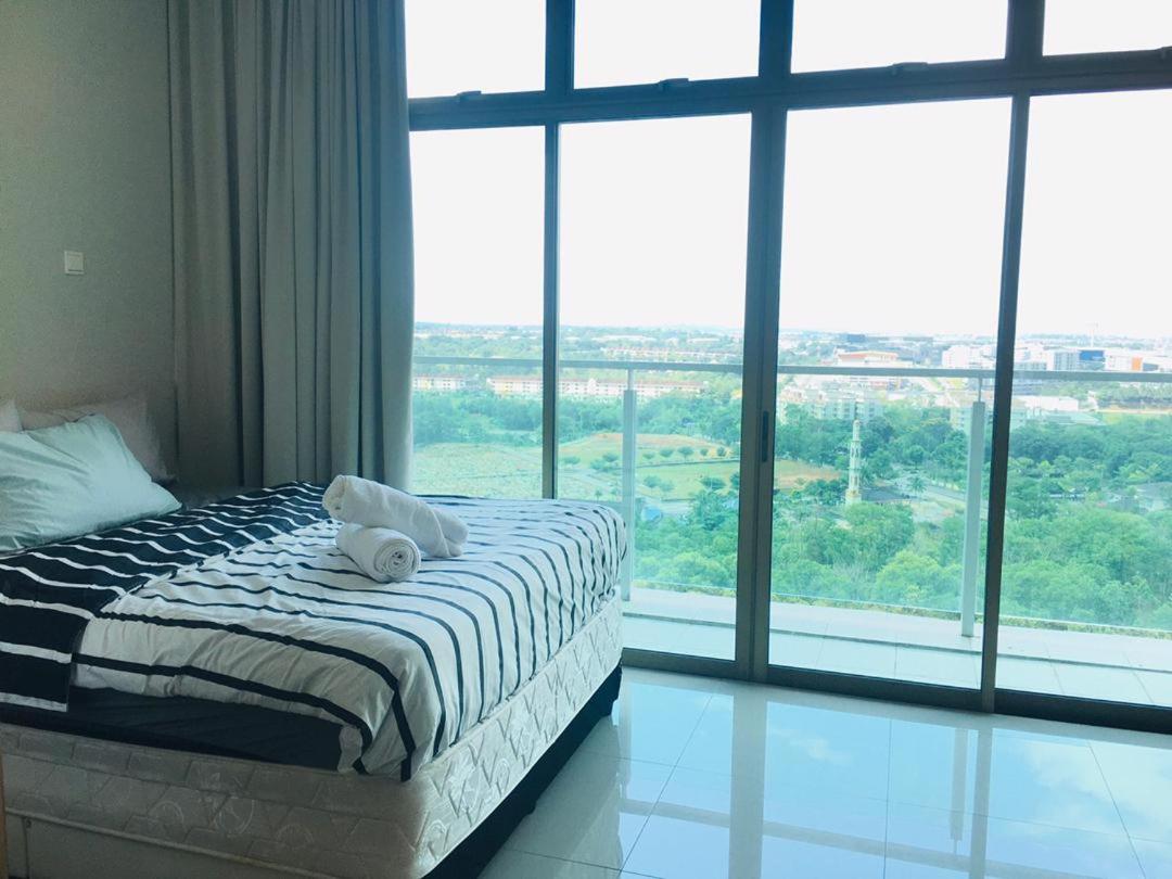 PALAZIO CONDO (MOUNT AUSTIN)