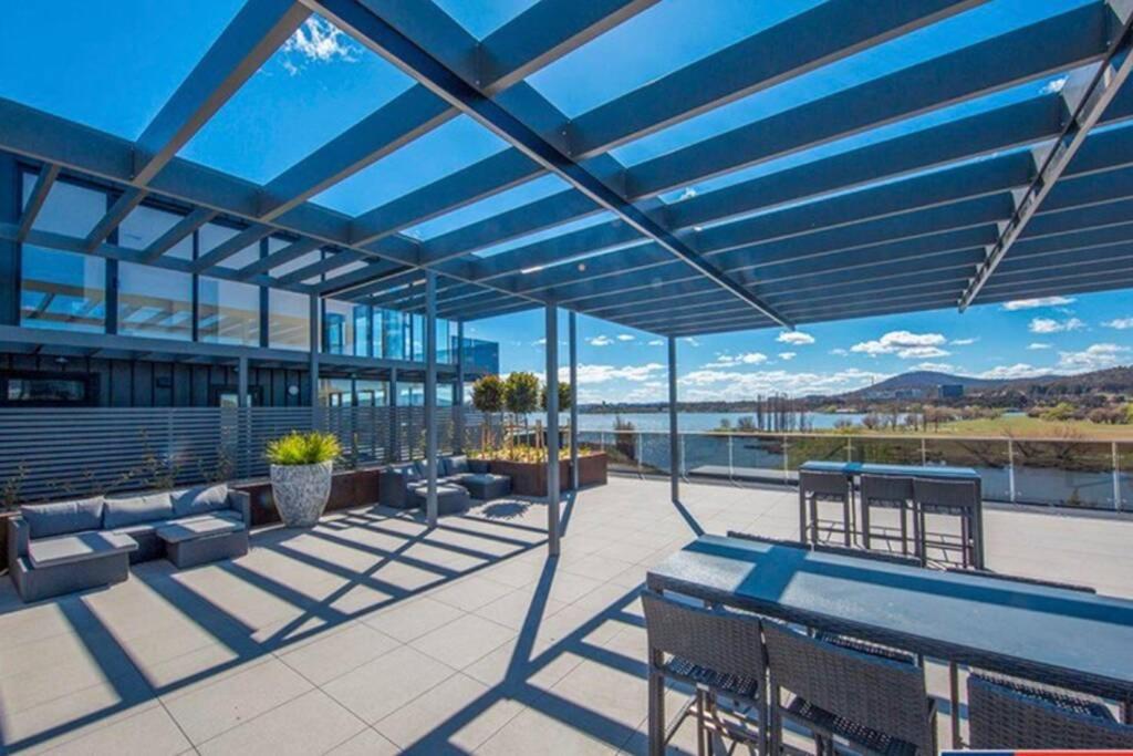 Luxe 2BR Executive Apartment Kingston Pool Parking WiFi BBQ Wine