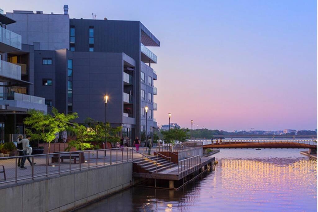 Luxe 2BR Executive Apartment Kingston Pool Parking WiFi BBQ Wine