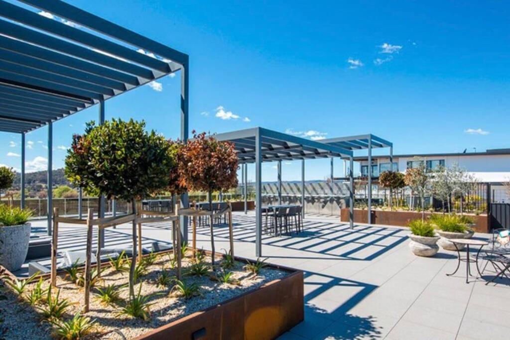 Luxe 2BR Executive Apartment Kingston Pool Parking WiFi BBQ Wine