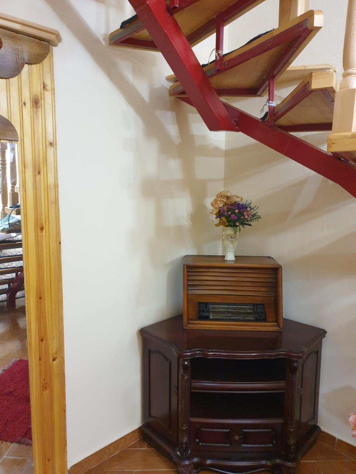 Jordhani's House