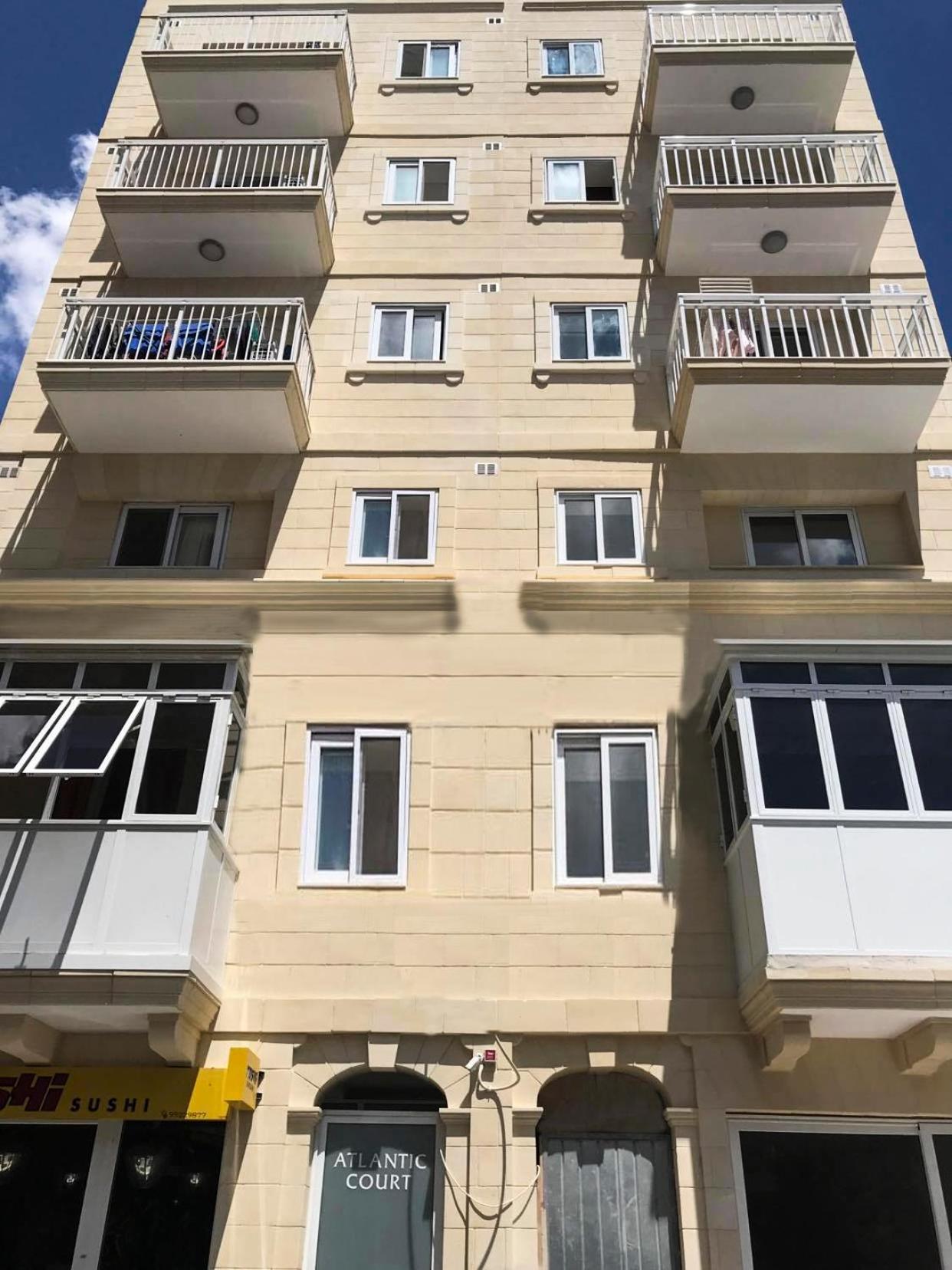 F9 Room 1, Private Double room with private bathroom in shared Flat view 4
