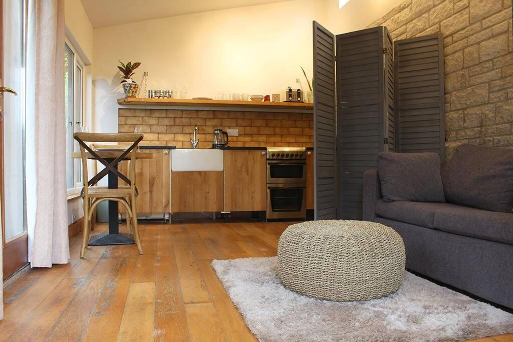 Peaceful & Central Self Contained 1 Bedroom House view 3