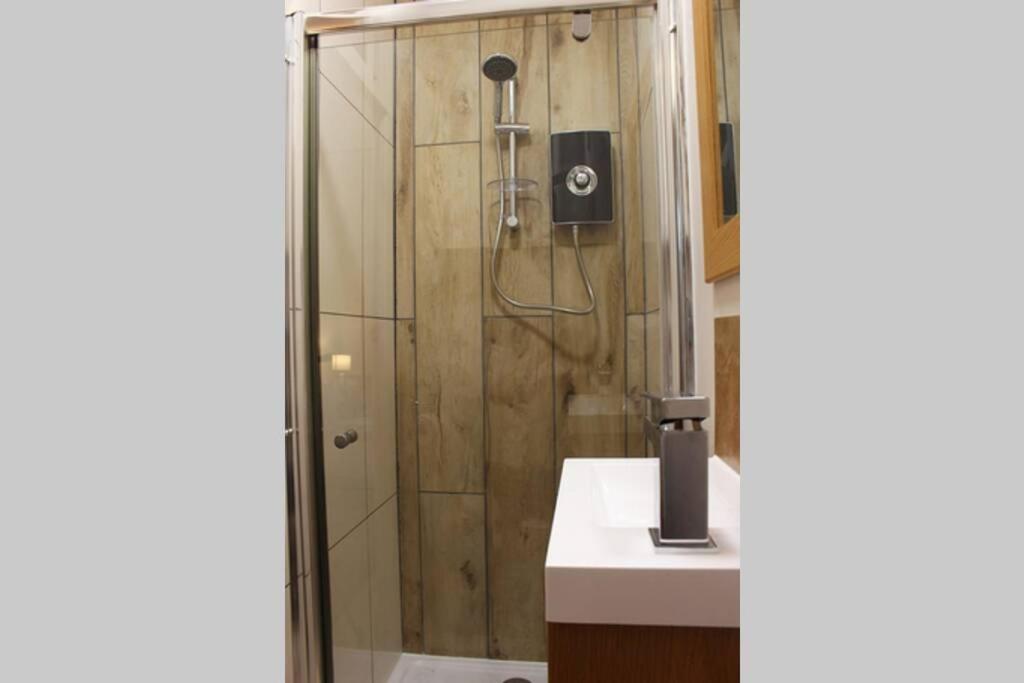 Peaceful & Central Self Contained 1 Bedroom House view 5