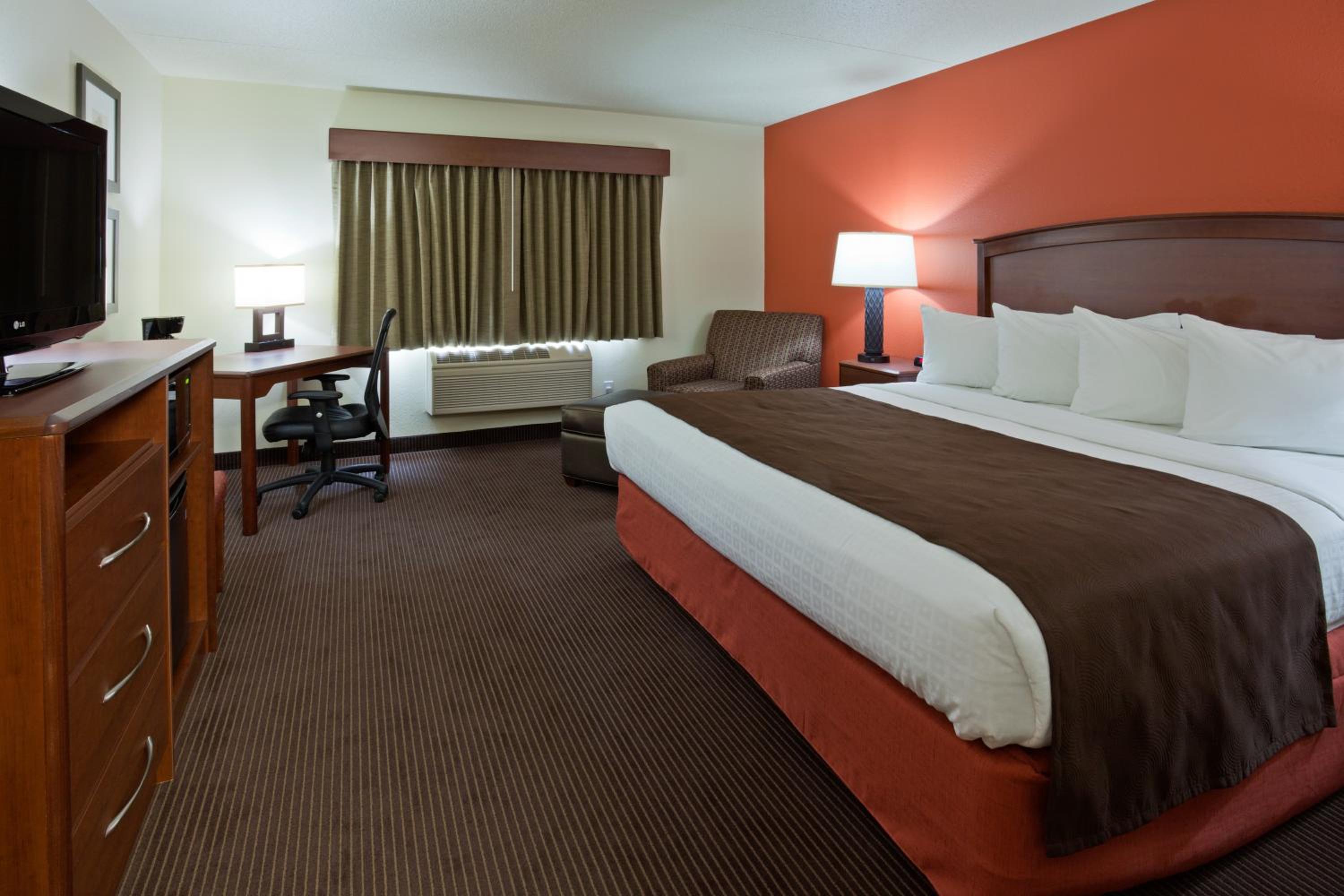 AmericInn by Wyndham Grand Forks