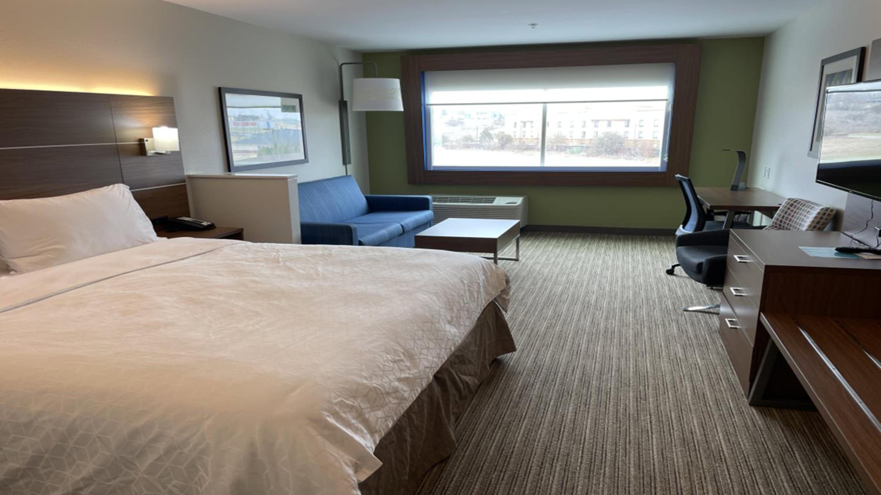 Brenham Vacations - Holiday Inn Express  Suites - Brenham South, an IHG Hotel - Property Image 12