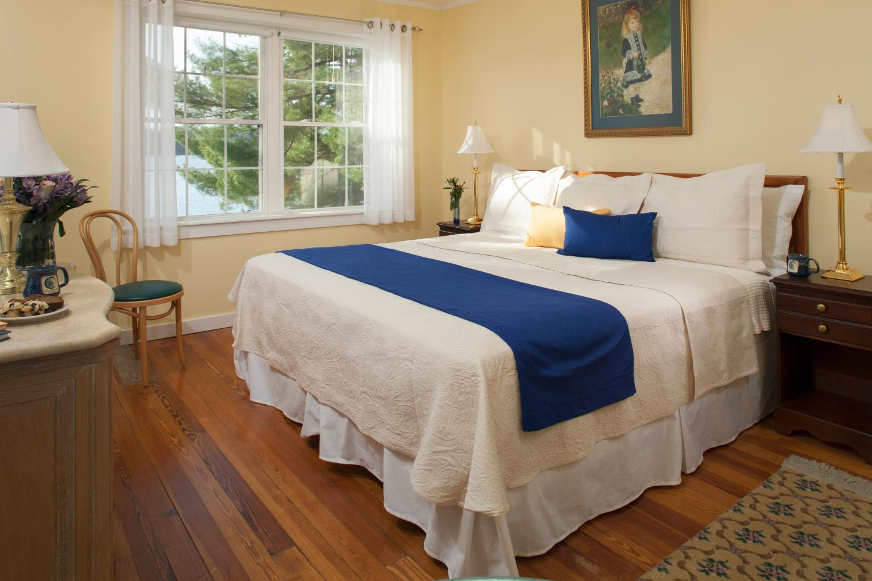 Wolf Cove Inn