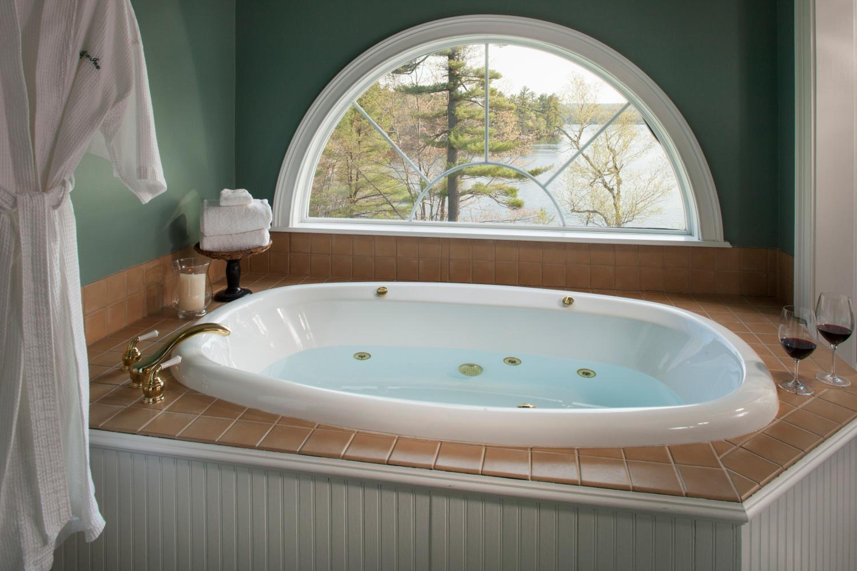 Wolf Cove Inn